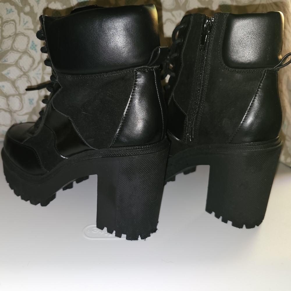 Black Women's Lace-Up Ankle Boots - Picture 7 of 8